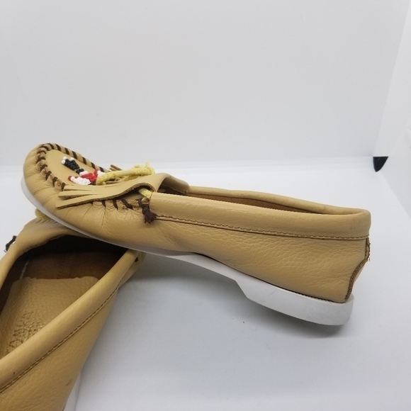 Minnetonka tan leather Thunderbird Boat Moc in Natural size 7 - Picture 7 of 9